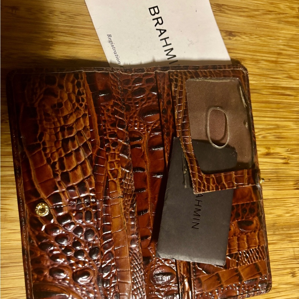 Brahmin Pecan Wallet
GUC. Lics sleeve missing a few stitches but easily fixed. - Picture 3 of 4